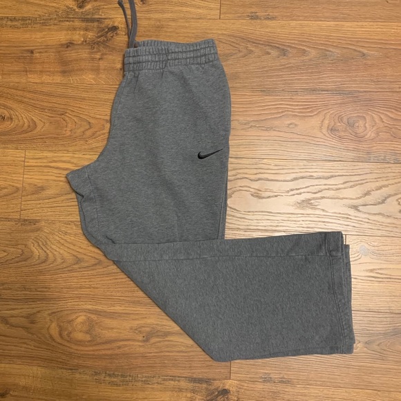 dark grey sweatpants nike